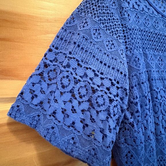 White House Black Market Embellished Blouse size Medium. - Picture 3 of 7